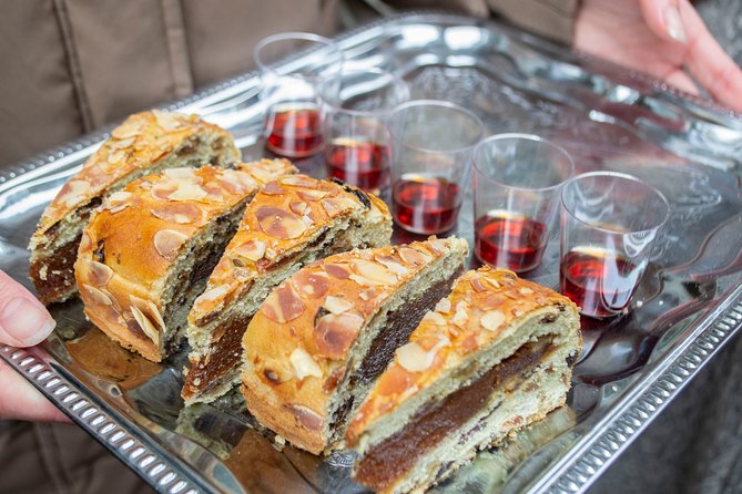Food Walking Tour of The Hague - by Bites & Stories - What the guide adds to the food