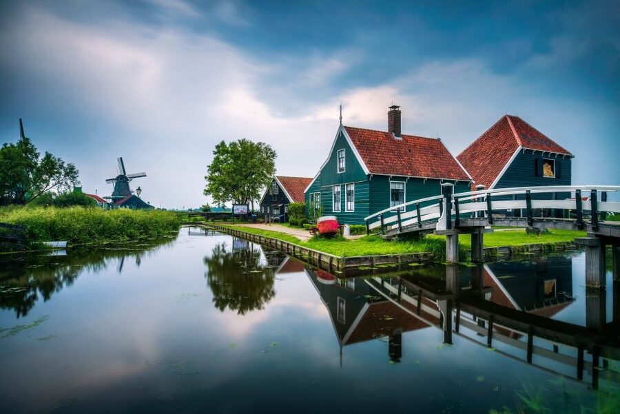 From Amsterdam: 4 Provinces Highlights Van Tour - A small van makes the route possible