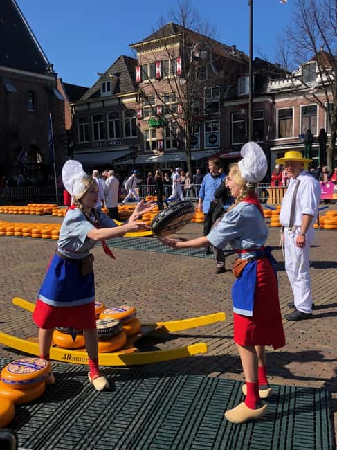 From Amsterdam; Alkmaar Cheese market & Zaanse Schans - Why this North Holland pairing works