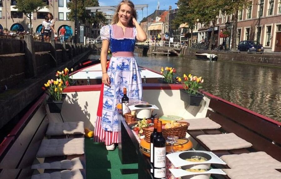 From Amsterdam; Alkmaar Cheese market & Zaanse Schans - Two hours to explore Alkmaar