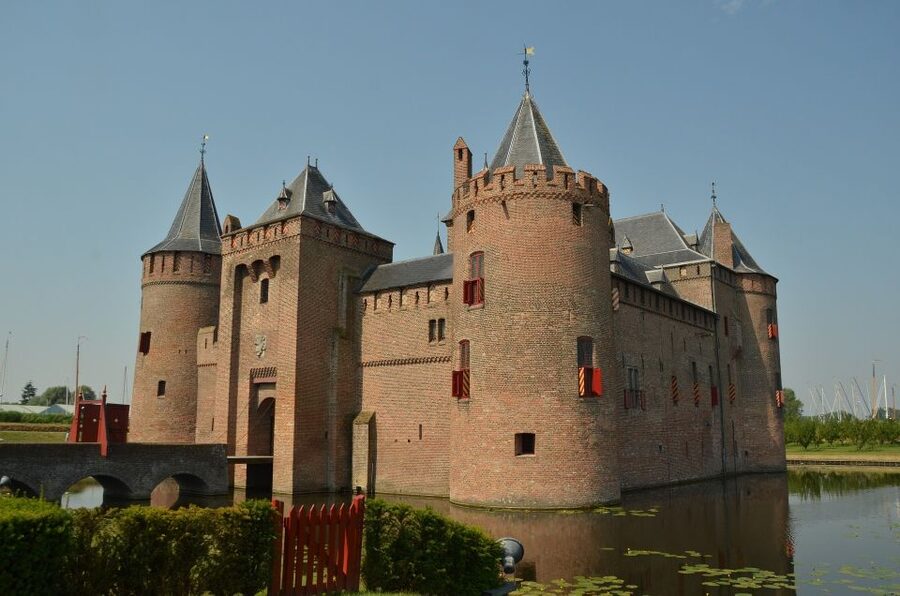From Amsterdam: Amsterdam Castle Muiderslot Private Tour - Arriving at Muiderslot Castle