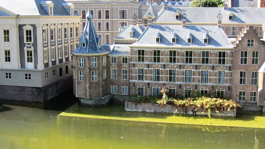 From Amsterdam: Delft and The Hague Private Tour - A private Mercedes ride from Amsterdam
