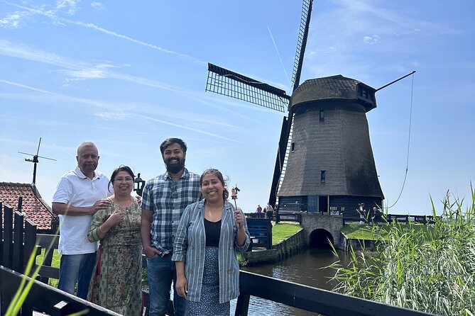 From Amsterdam: Giethoorn Day Trip with Canal & Village Tour - Lunch arranged in the village