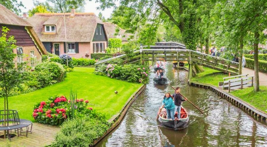 From Amsterdam: Giethoorn Guided Day Trip with Canal Cruise - Key Points Before You Book