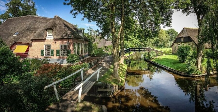 From Amsterdam: Giethoorn Sightseeing Tour and Canal Cruise - Should You Book the Giethoorn Tour?