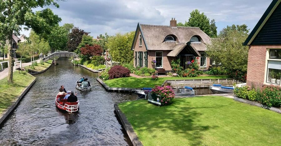 From Amsterdam: Giethoorn Small Group Tour with Boat Ride - Key Points Before You Book