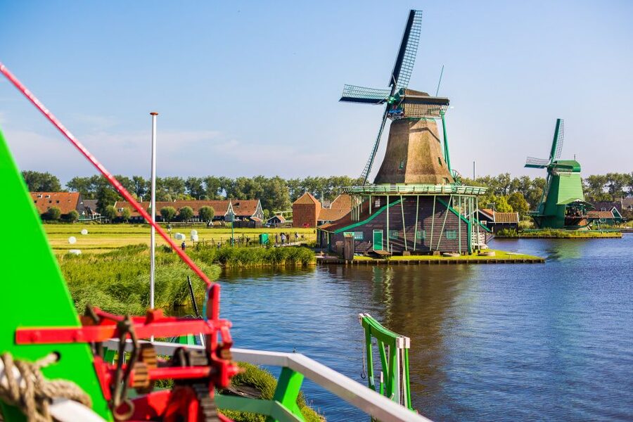 From Amsterdam: Keukenhof and Dutch Countryside Tour - Zaanse Schans and the working windmills