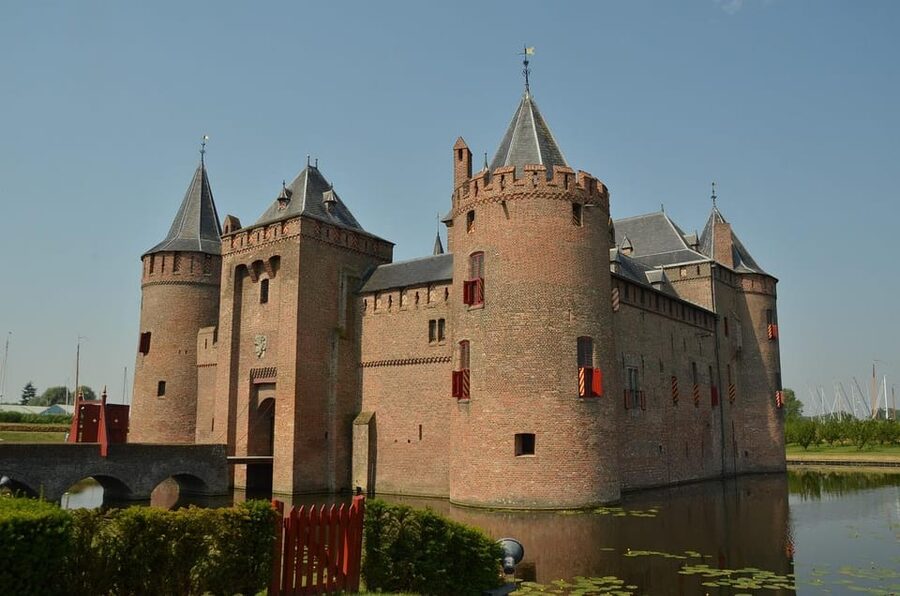 From Amsterdam: Muiderslot and De Haar Castle Tour - Leaving Amsterdam for Muiderslot