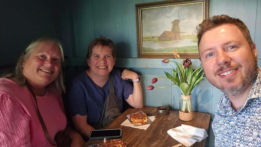 From Amsterdam, Private tour in Tesla, Windmills & Volendam. - Key points before you book