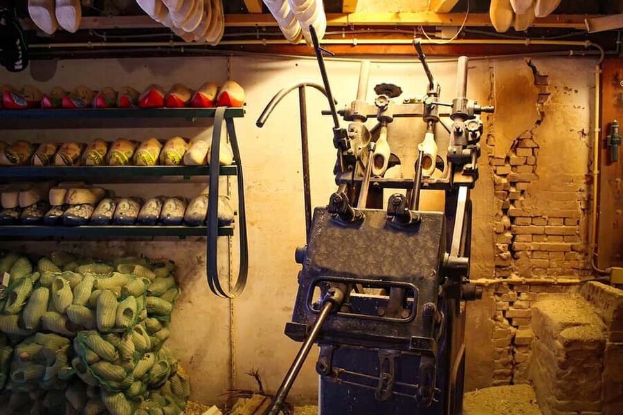 From Amsterdam, Private tour in Tesla, Windmills & Volendam. - Food choices that make the route more memorable