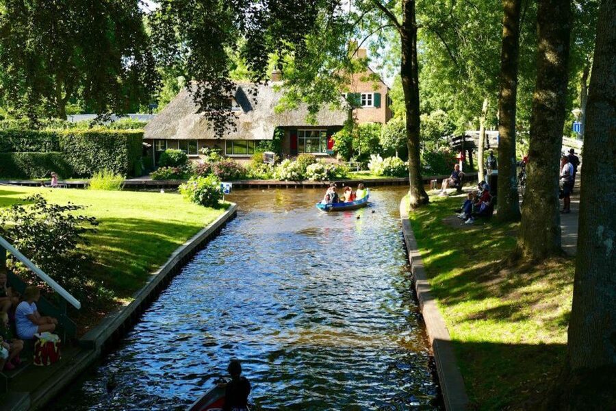 From Amsterdam: Private Tour to Giethoorn with Canal Cruise - Key points before you book