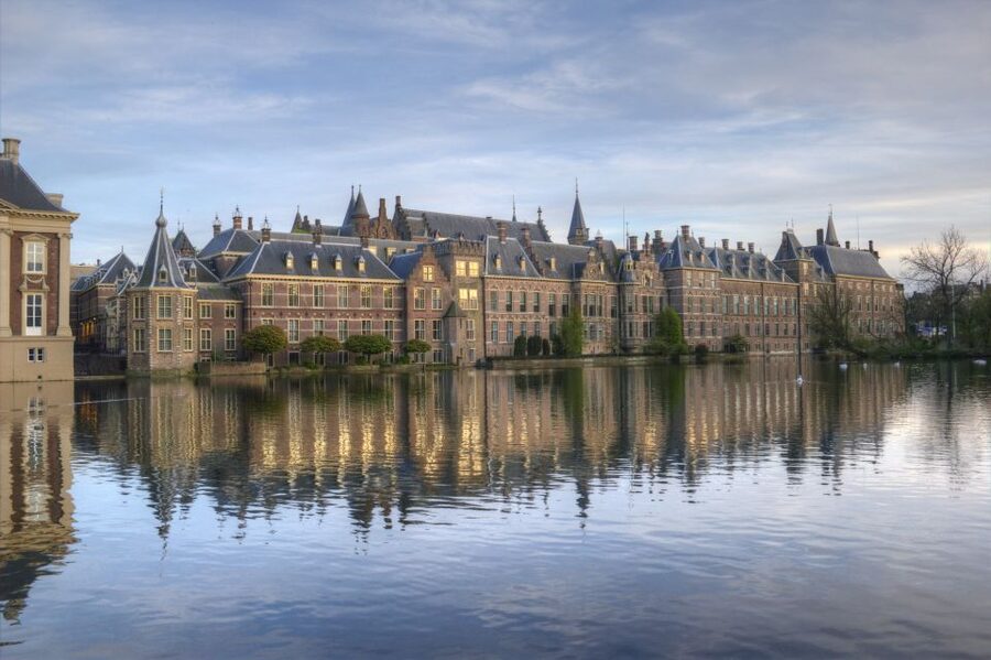 From Amsterdam: Rotterdam and The Hague Tour in Spanish - Three hours to choose your own Rotterdam experience