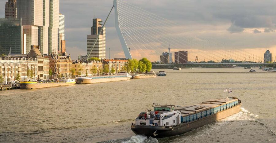 From Amsterdam: Rotterdam and The Hague Tour in Spanish - Meeting the Spanish-speaking guide in Amsterdam