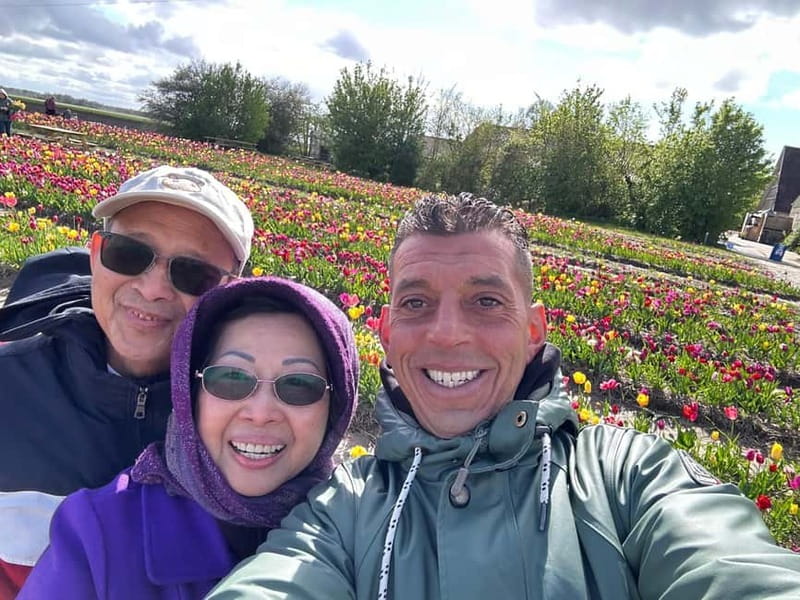 From Amsterdam to Giethoorn Day Trip - Meeting the group at the white umbrella