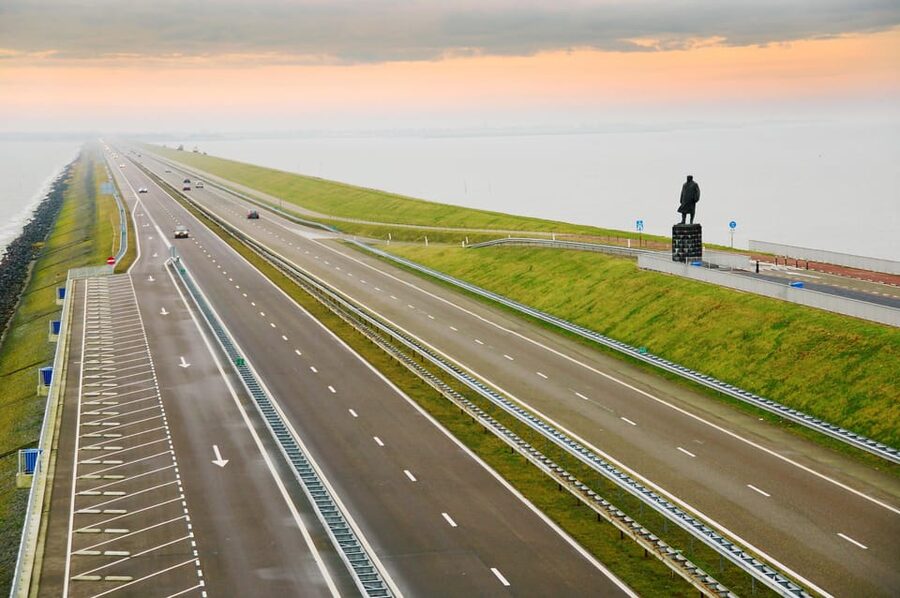 From Amsterdam: visit Zaanse Schans, Muiderslot and more! - Den Oever and the Afsluitdijk