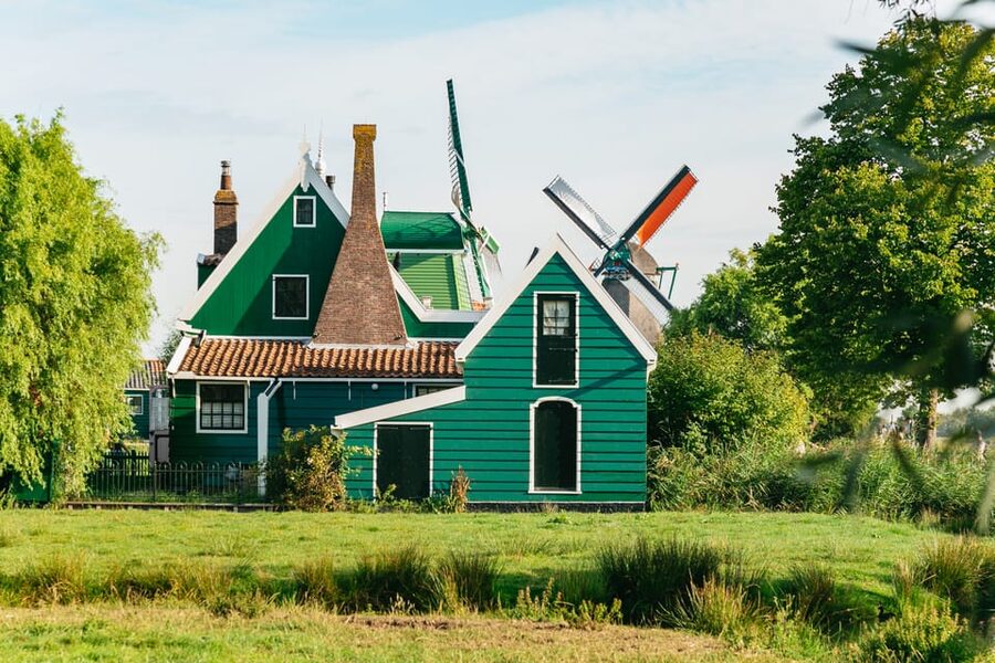 From Amsterdam: Zaanse Schans, Edam, & Marken Full-Day Trip - Volendam: harbor food and free time