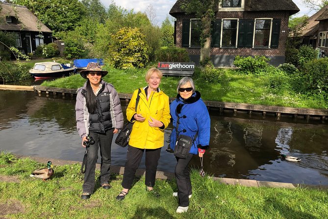 From Amsterdam: Zaanse Schans, Volendam, Giethoorn with Boat Tour - Giethoorn: canals, bridges, and a peaceful first impression