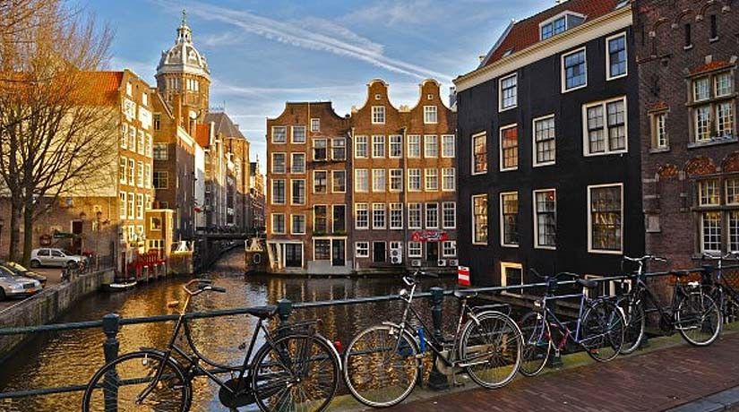 From Brussels: Day Trip to Amsterdam with Canal Boat Cruise - Three hours through Belgium and the Netherlands
