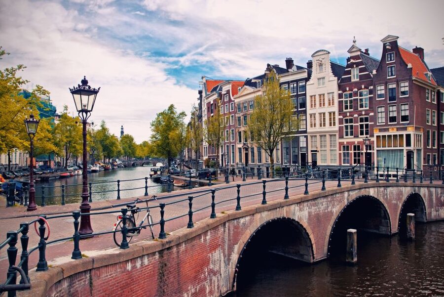 From Brussels: Day Trip to Amsterdam with Canal Boat Cruise - Seeing Amsterdam from the canals