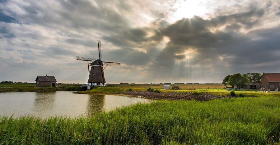 From Katwijk: Kaag Lakes Cruise - Eighteen mills and the Dutch art of keeping land dry