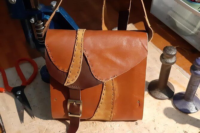 Genuine Leather Tote Bag Workshop in Leiden - Why the personal teaching matters