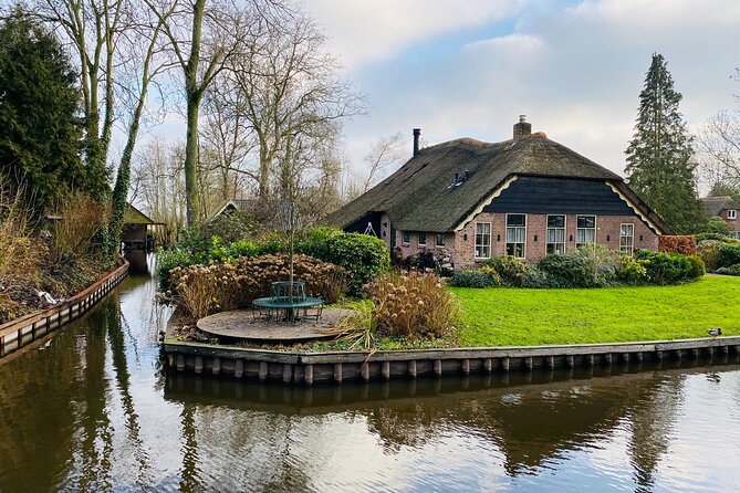 Giethoorn, Afsluitdijk, Zaanse Schans Day Tour Incl Hotel Pick Up - The minibus matters on a 10-hour route