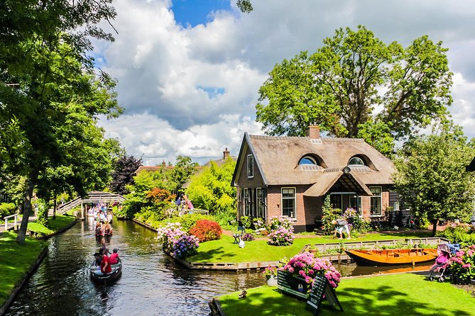 Giethoorn and Afsluitdijk Day Trip from Amsterdam with Boat Trip - Who should book this Giethoorn tour?
