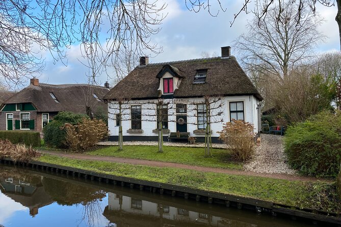 Giethoorn and Zaanse Schans Day Tour Small Group Incl. Boat Ride - How the guides affect the day