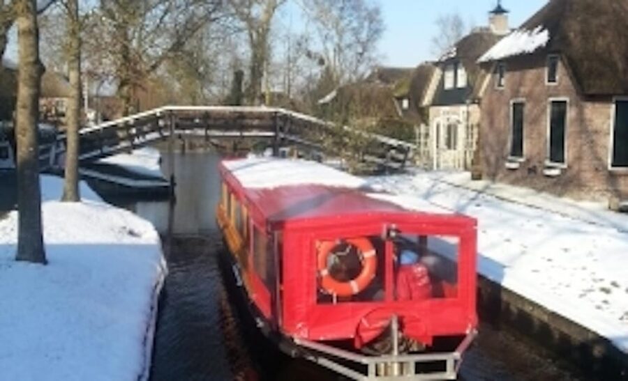 Giethoorn: Canal cruise Giethoorn village and lake - Starting at Dominee T.O. Hylkemaweg 1