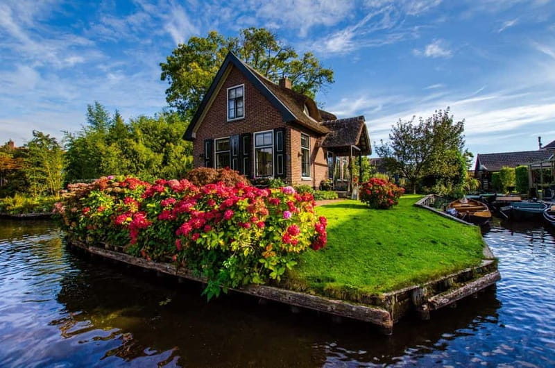 Giethoorn: Canal Cruise & lake Tour & Sightseeing Village - Key details to know before booking