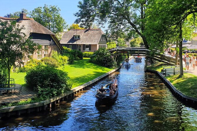 Giethoorn Day Tour from Amsterdam with Small Boat Ride - Why Giethoorn makes a worthwhile day from Amsterdam