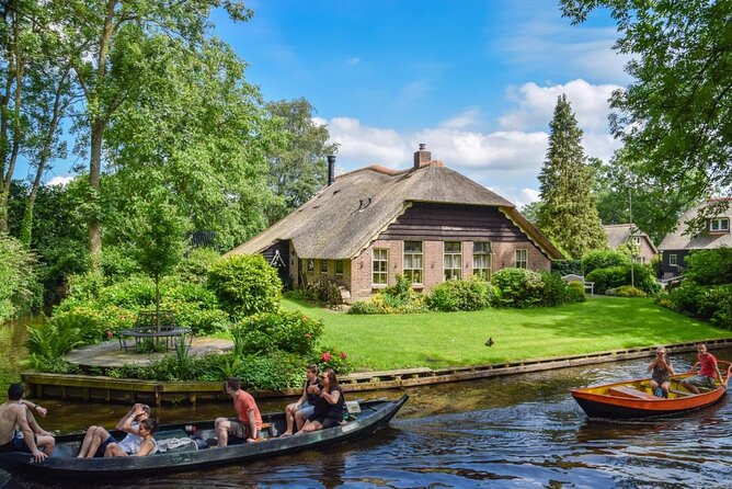 Giethoorn Day Trip from Amsterdam With Cruise and Cheeseplatter - Why Giethoorn works as a day trip from Amsterdam