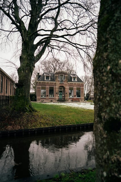 "Giethoorn: Exclusive Private Tour of the Dutch Venice" - Time on foot after the boat