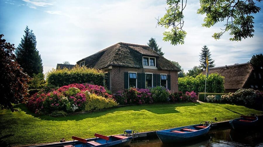 "Giethoorn: Exclusive Private Tour of the Dutch Venice" - Is $330 per person a fair price?