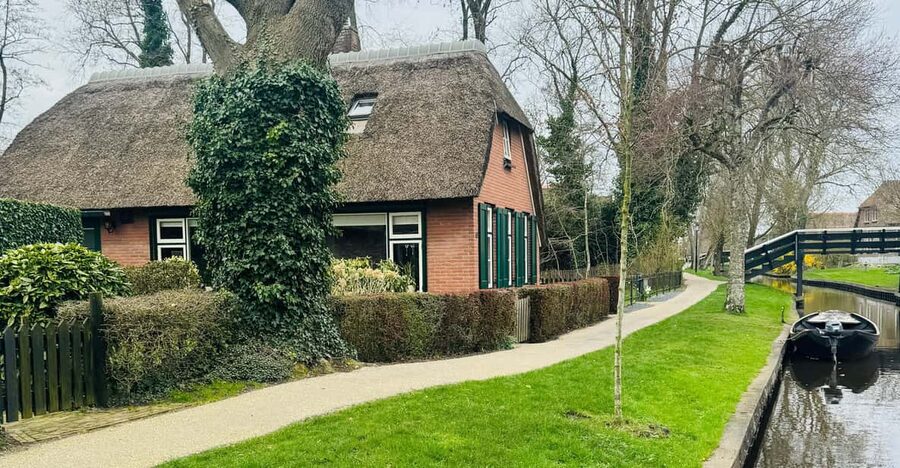 "Giethoorn: Exclusive Private Tour of the Dutch Venice" - Leaving Amsterdam in a private Mercedes