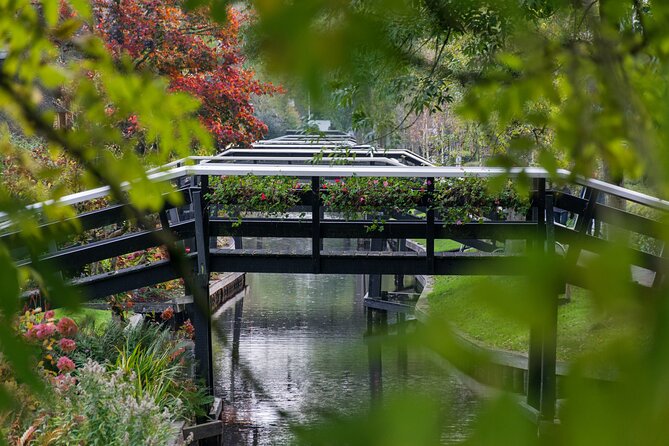 Giethoorn: Highlights Canal Cruise and Sightseeing Village - Starting at Restaurant De Rietstulp
