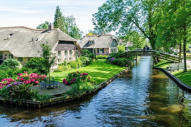 Giethoorn Luxury Private Bus Tour + Zaanse Schans (7 guests) - Key points to know before booking