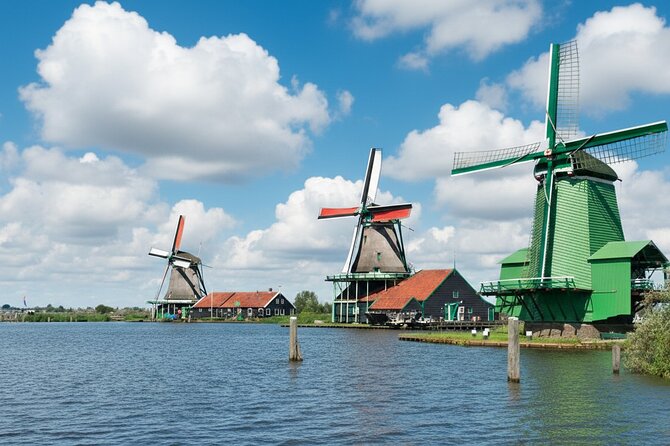 Giethoorn Luxury Private Bus Tour + Zaanse Schans (7 guests) - Guide style and the value of local tips