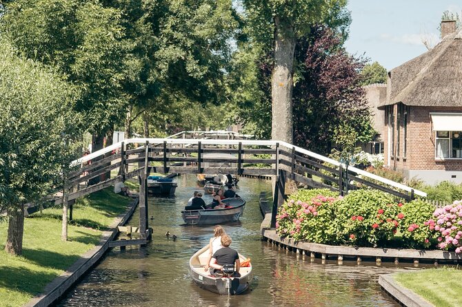 Giethoorn Luxury Private Bus Tour + Zaanse Schans (7 guests) - A useful pause for lunch and photos