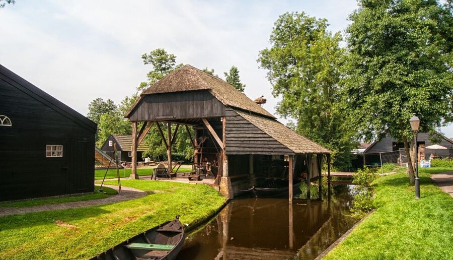 Giethoorn: Private Day Trip with Boat Tour from Amsterdam - Key points at a glance