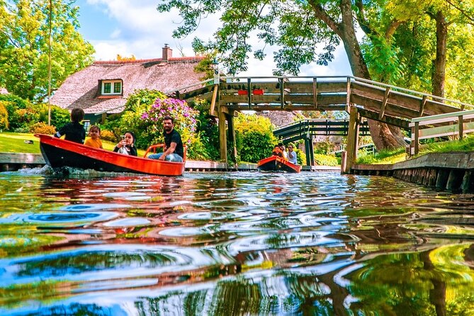Giethoorn Private Tour & Boat Trip - Who Should Book This Experience?