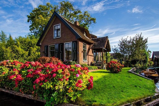 Giethoorn Private Tour & Boat Trip - Arriving in Giethoorn Before the Crowds
