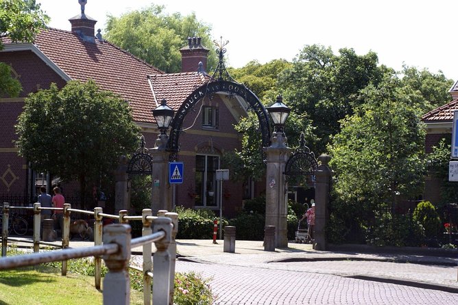 Giethoorn Private Tour from Amsterdam in Jaguar S Type - Remco’s Flexible Approach