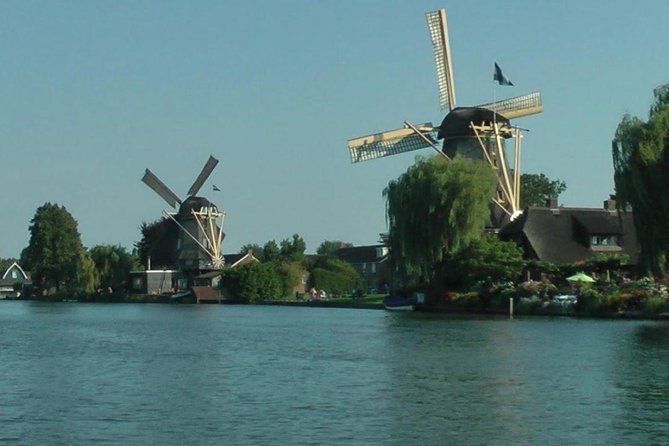Giethoorn Private Tour Guide Giethoorn in luxury Jaguar S Type - The twin windmills at Molen de Vriendschap