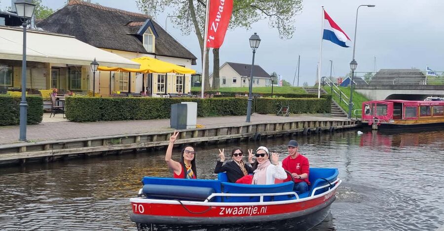 Giethoorn private tour with open boat and local captain - Key points to know before booking