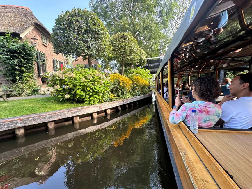 Giethoorn: Round trip from Amsterdam optional guided cruise - Adding the one-hour guided canal cruise