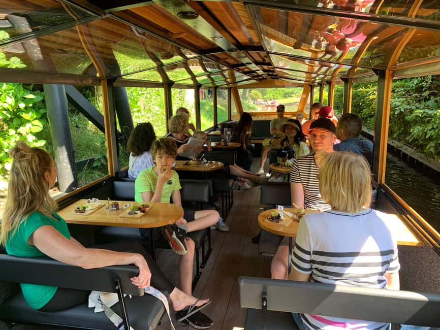 Giethoorn: Sightseeing Boat Tour - Starting at Grand Café Henri Willig