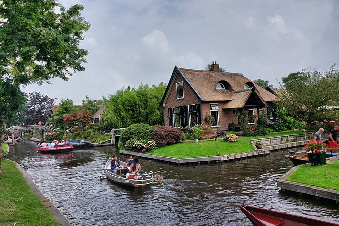 Giethoorn Small-Group Tour from Amsterdam (Max. 8 People) - Ninety minutes to walk, eat, and look around