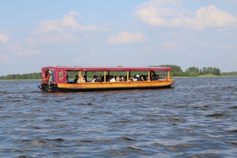 Giethoorn: Village & National Park Canal Cruise with Coffee - Five useful things to know before boarding