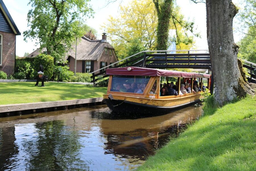 Giethoorn: Village & National Park Canal Cruise with Coffee - Why Giethoorn makes more sense from a boat